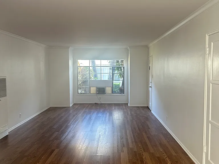 1009 N Sweetzer Ave #6 — Photo 11