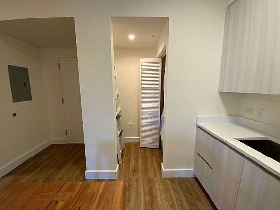 4th image of 146 SE 2nd Ct #A2