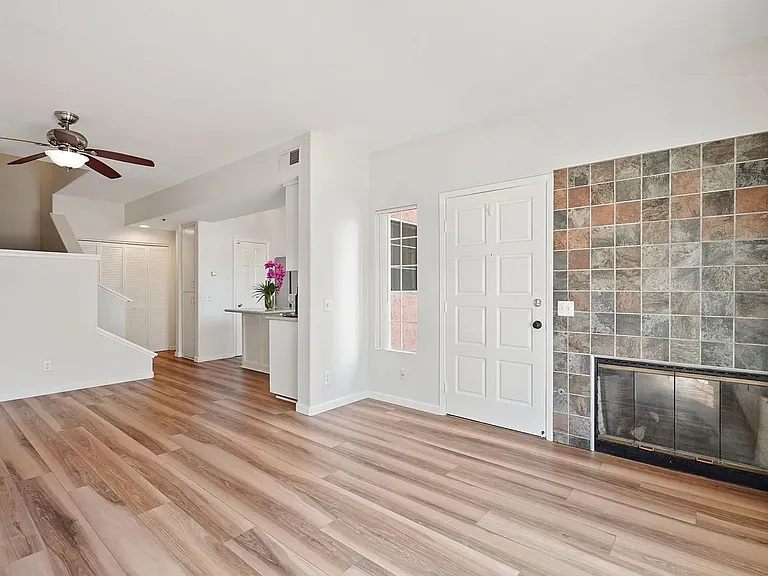 221 Donax Ave #11 — Photo 6