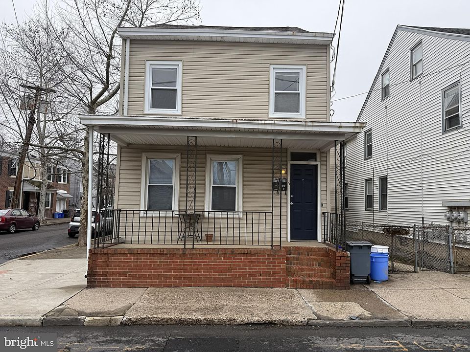 1st image of 151 2nd St #2