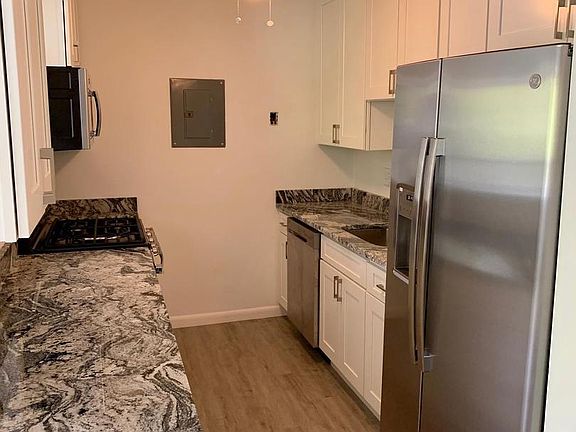3rd image of 14 Silverwood Cir APT 11