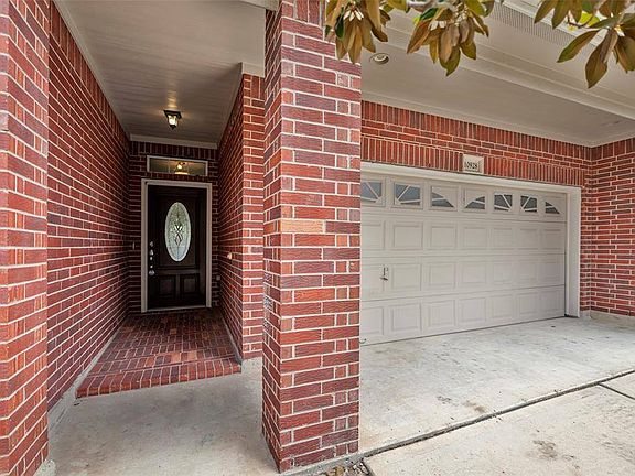 3rd image of 10928 Chazenwood Dr