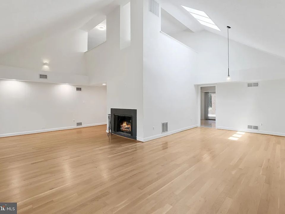 Living Room/Dining Room w/Cathedral ceilings