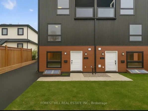 12 Smallwood Dr #B, Toronto, ON M3M 1K8