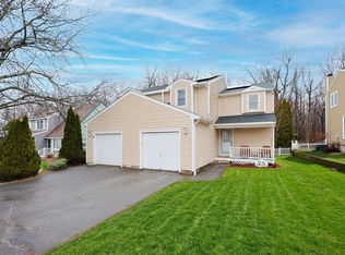33 Santoro Rd, Worcester, MA 01606