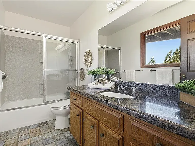 3 bed, 2497 sqft, $8,000 — Photo 3