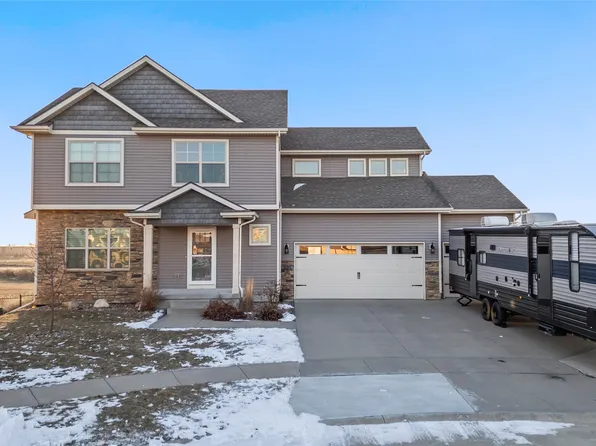 300 SE 17th Ct, Grimes, IA 50111