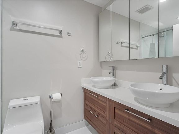2nd image of 4204 Vineyard Cir #2