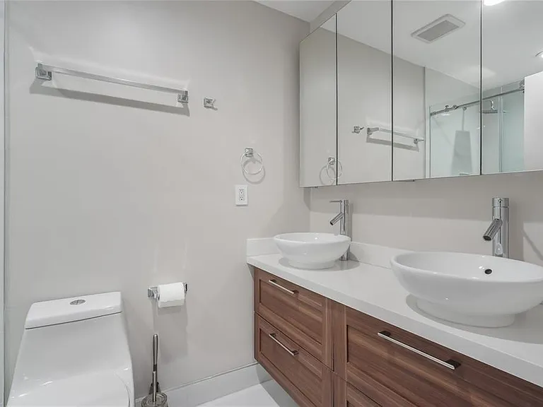 4204 Vineyard Cir #2 — Photo 2