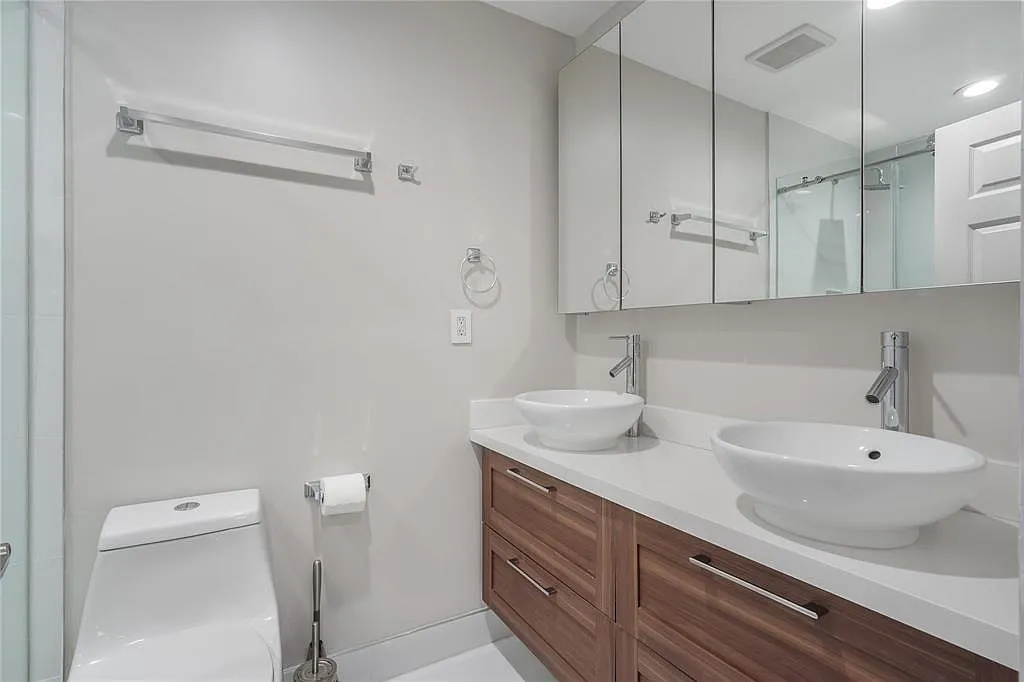 Building Photo - 4204 Vineyard Cir #2