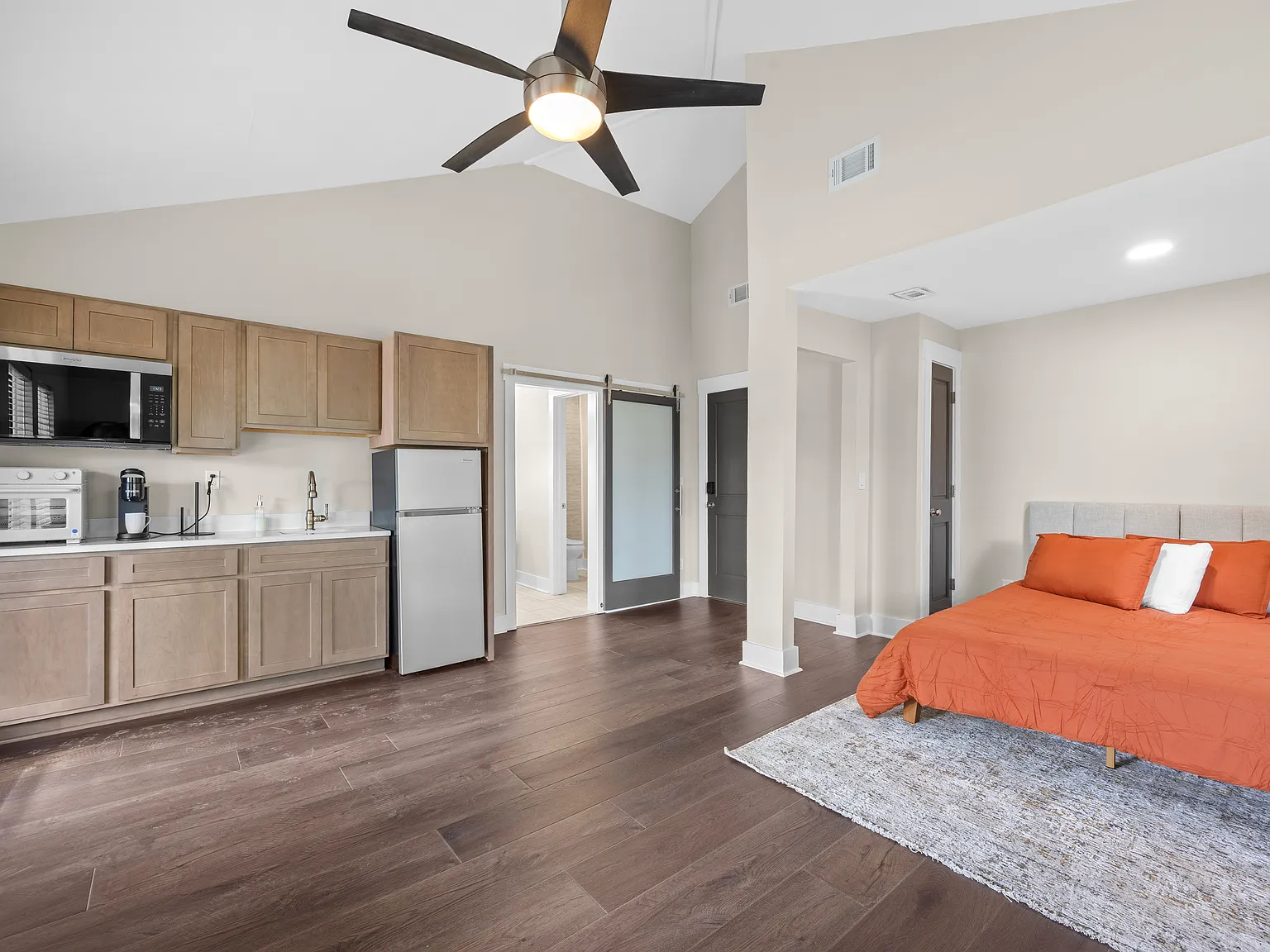 1 bed, 813 sqft, $2,000 — Photo 3