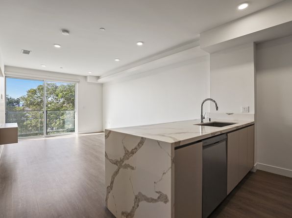 5550 W Pico Blvd #504