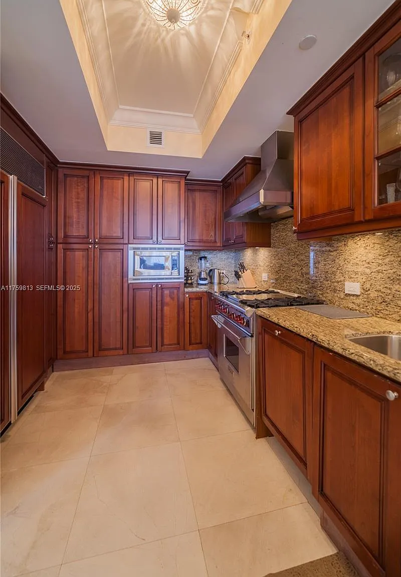 3 bed, 2214 sqft, $15,000 — Photo 4