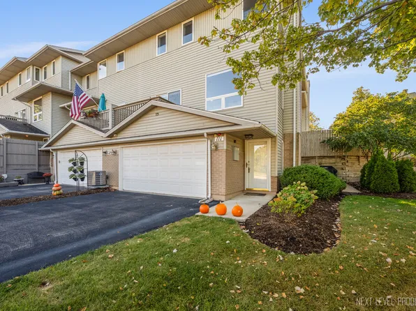 479 River Bend Rd Unit 111, Naperville, IL 60540