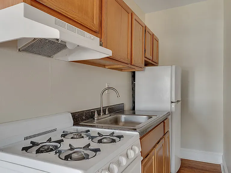 Studio, $924 — Photo 2