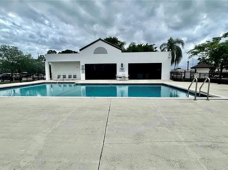 215 Lake Pointe Dr #101 — Photo 18