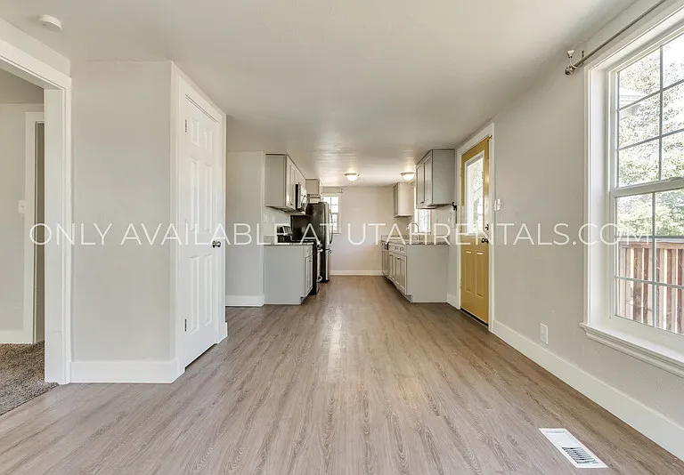 411 W Main St — Photo 11