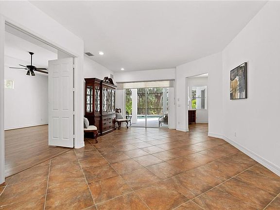 4th image of 330 12th AVE NE