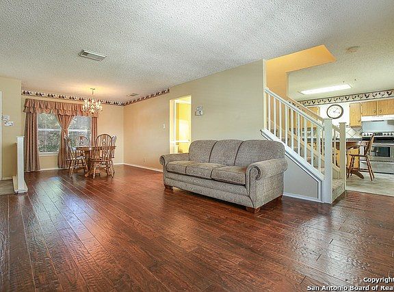 5th image of 2122 Fox Meadow Dr