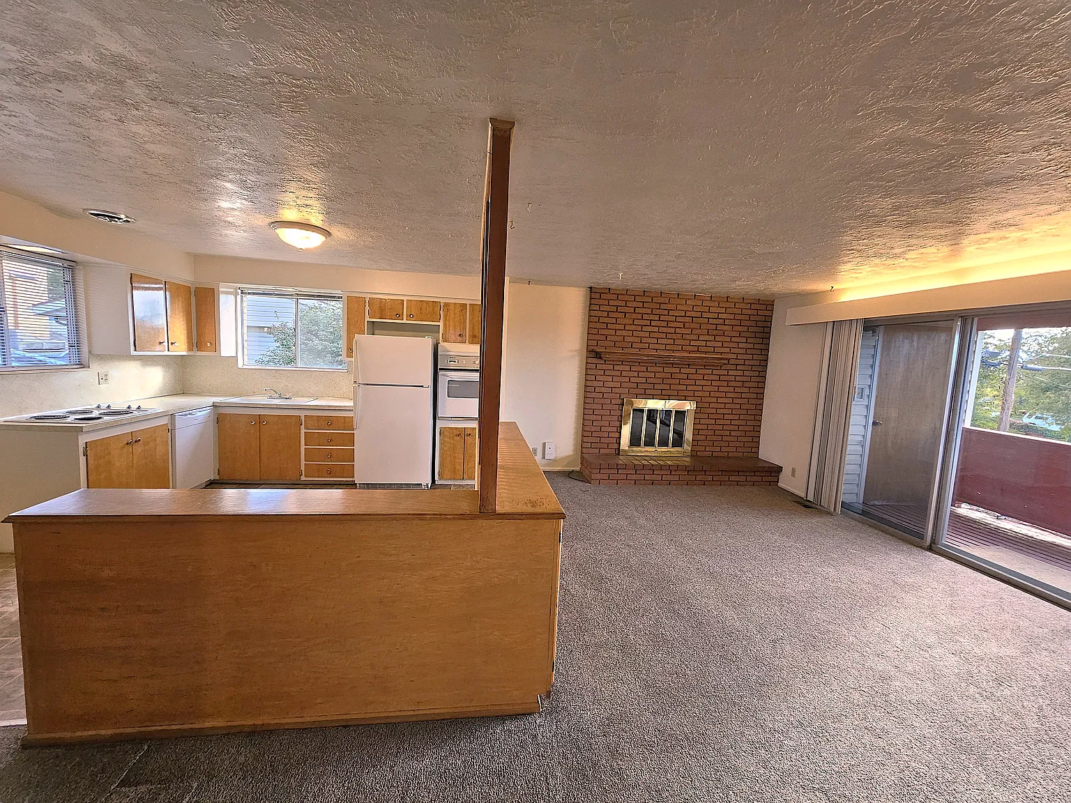 2 bed, 950 sqft, $1,350 — Photo 2