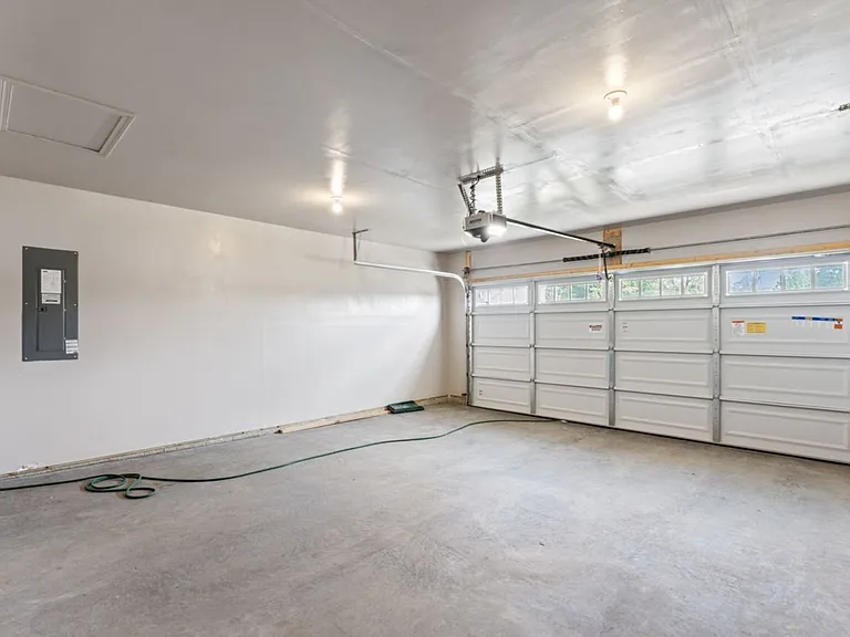 10046 Windcrest Farms Ln — Photo 25