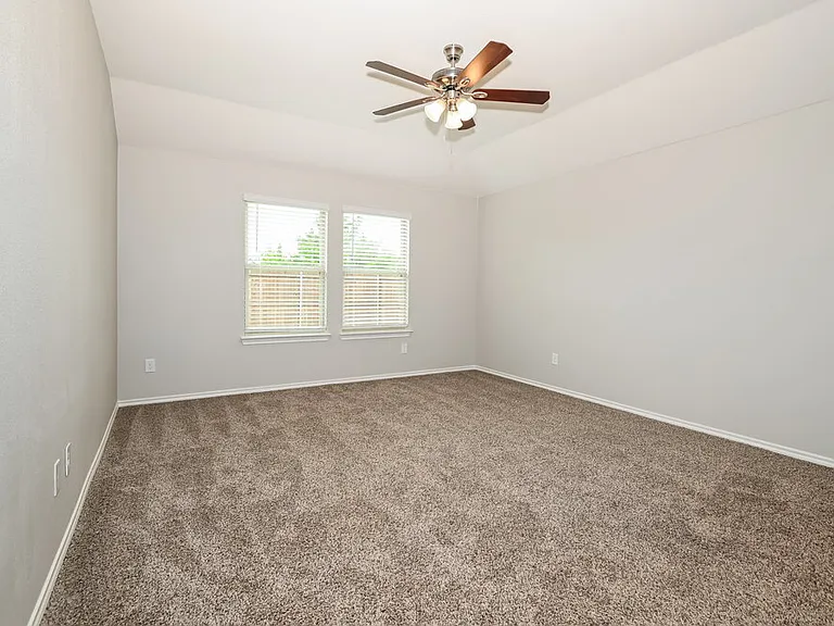 2618 Saldana Dr — Photo 9