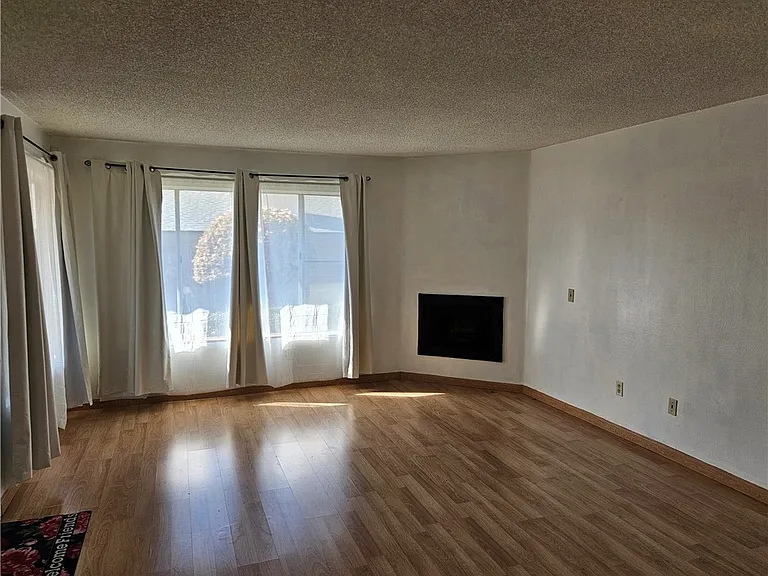 2891 Canyon Crest Dr #72 — Photo 2