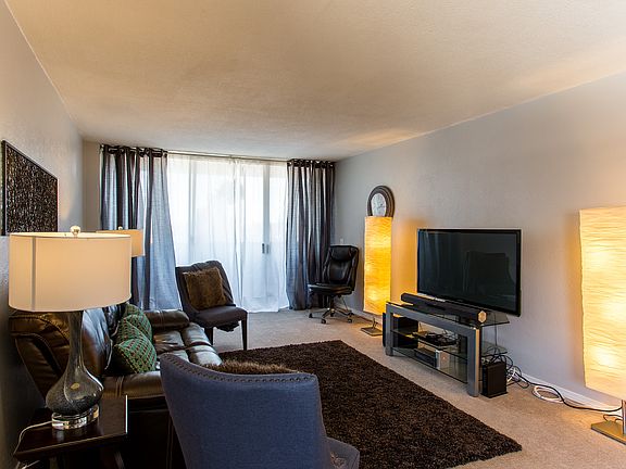 5th image of 909 N Logan St APT 7G