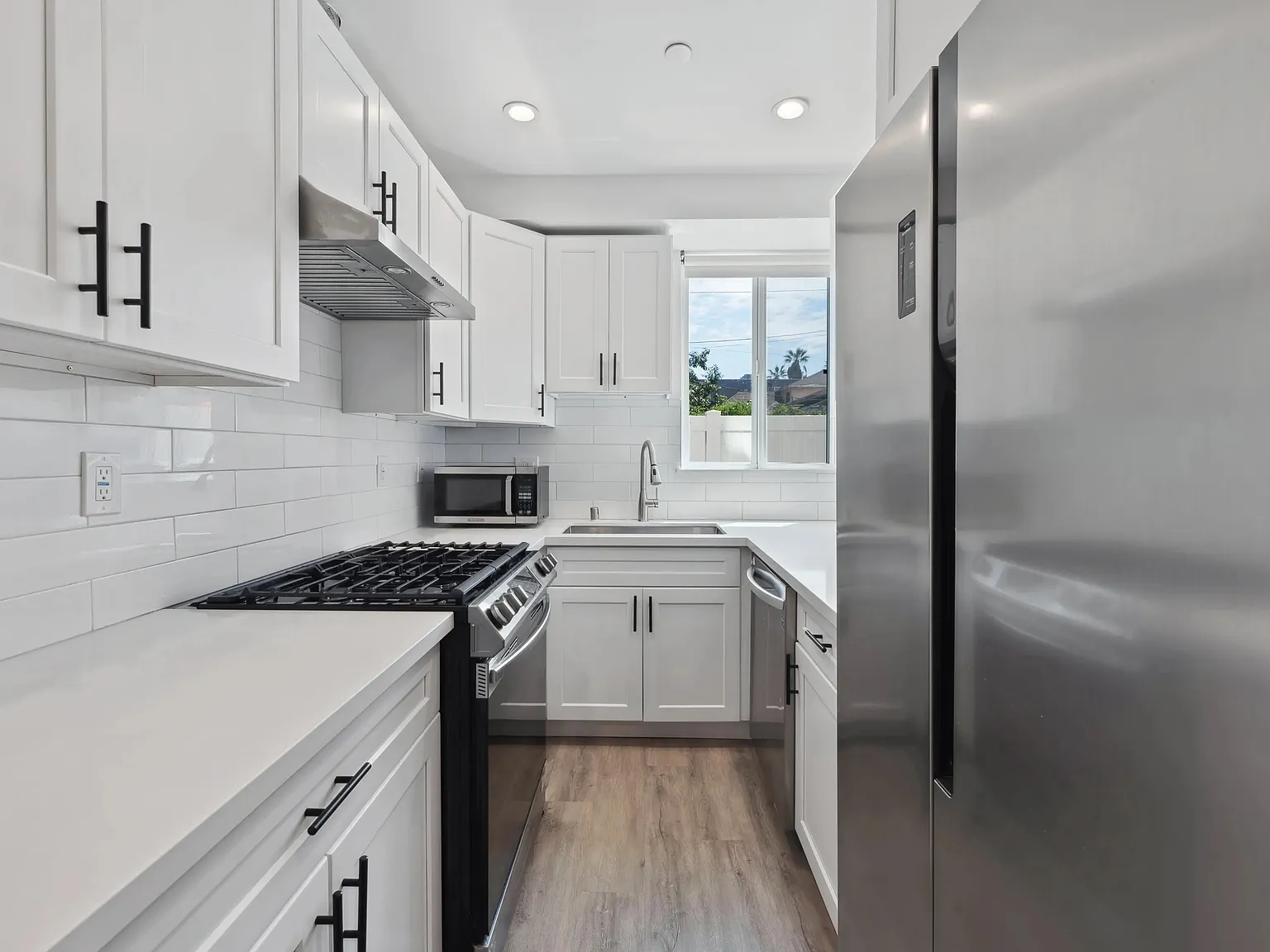 4 bed, 1078 sqft, $1,395 — Photo 2