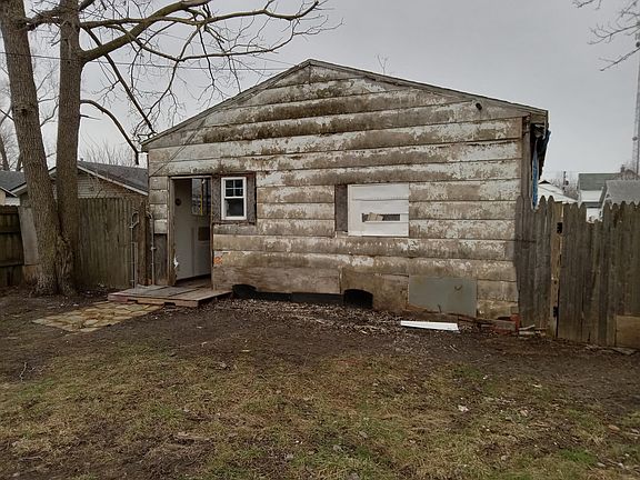 5th image of 379 Thompson St