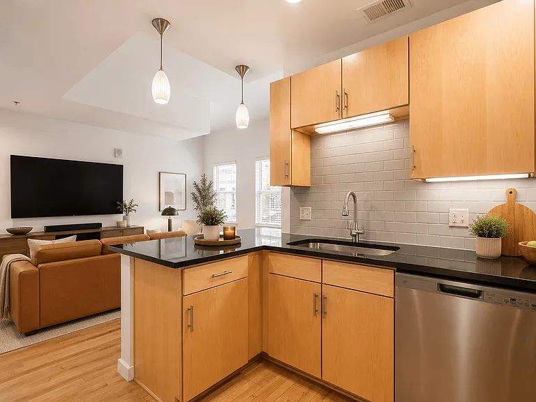 Miller and Rhoads Residences — Photo 16