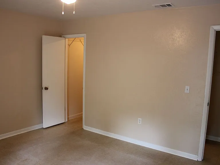 7011 SW 17th Pl — Photo 9