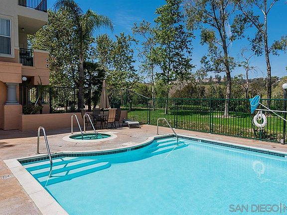 3rd image of 680 Camino De La Reina APT 2106