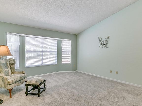 5th image of 107 Vin Rose Cir SE