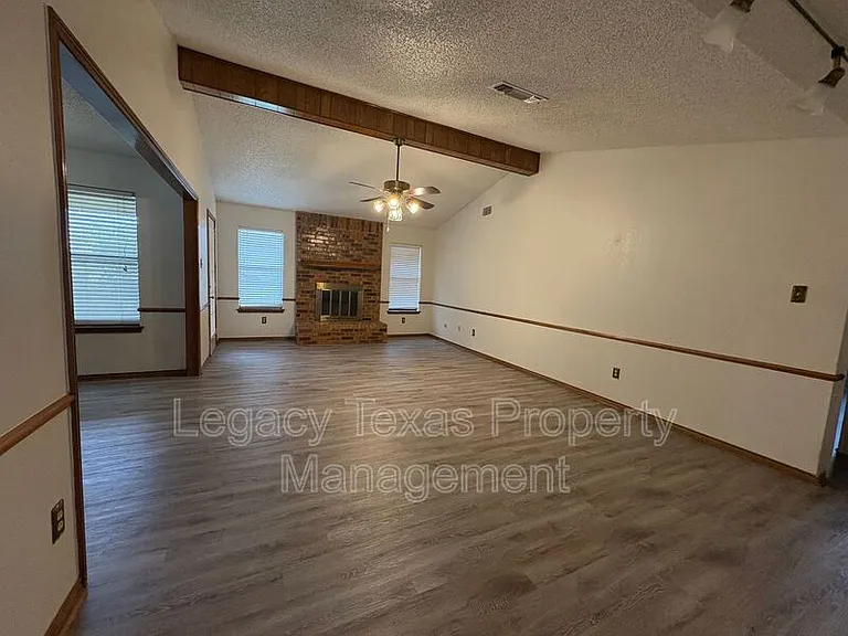 1203 Stonelake Dr — Photo 8