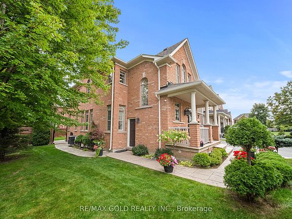 3rd image of 29 Royal Links Cir