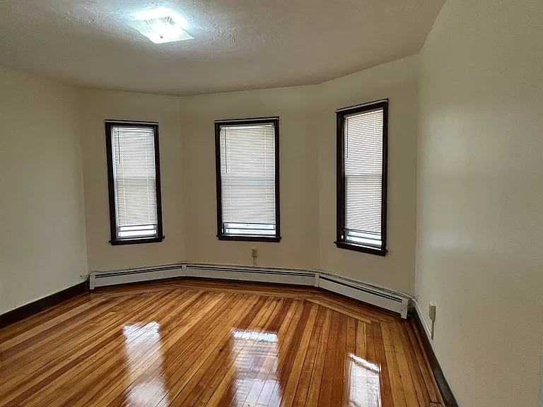 20 Sutton St #2 — Photo 4