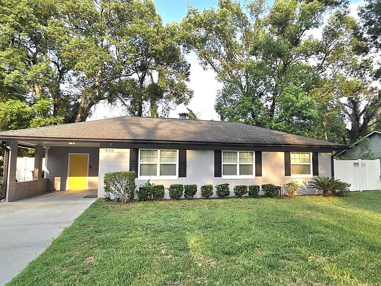 615 Luna Ct — Photo 1
