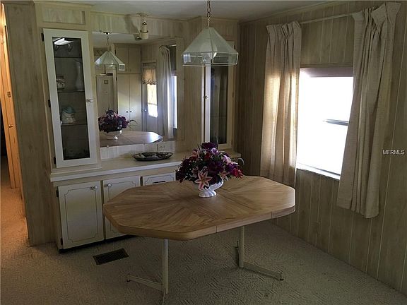 5th image of 808 Weeping Willow Ave