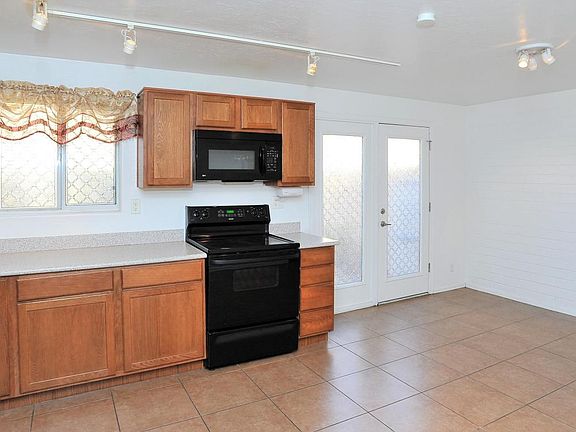 3rd image of 944 N Desert Ave APT A