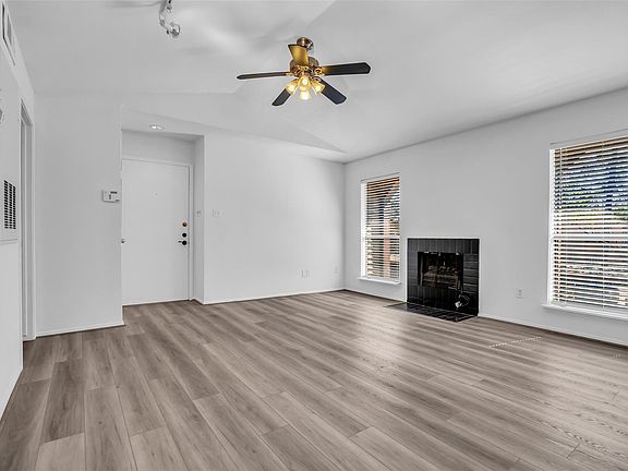 4th image of 2025 Augusta Dr APT 304
