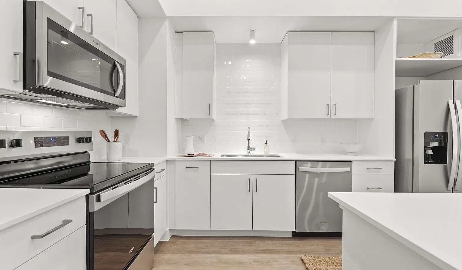 Huge Floor Plan, Doing 8 Weeks Free, Brentwood, Amazing Walkability, Island Kitchen, Spacious Patio! — Photo 2
