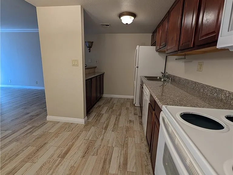 5041 River Glen Dr #91 — Photo 6