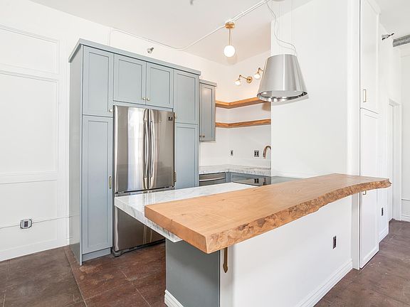 3rd image of 215 W 7th St APT 1104