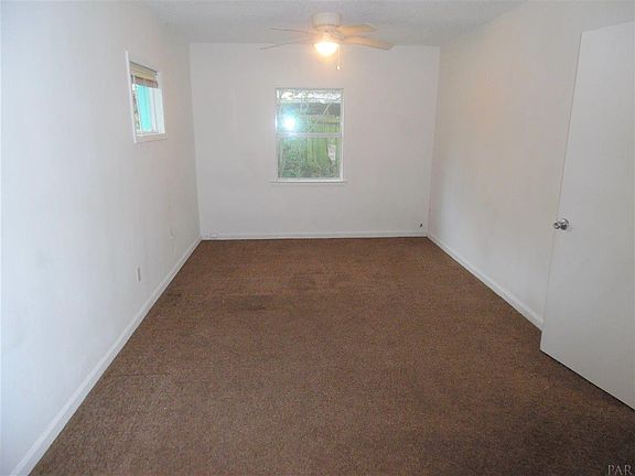 3rd image of 110 W Garfield Dr