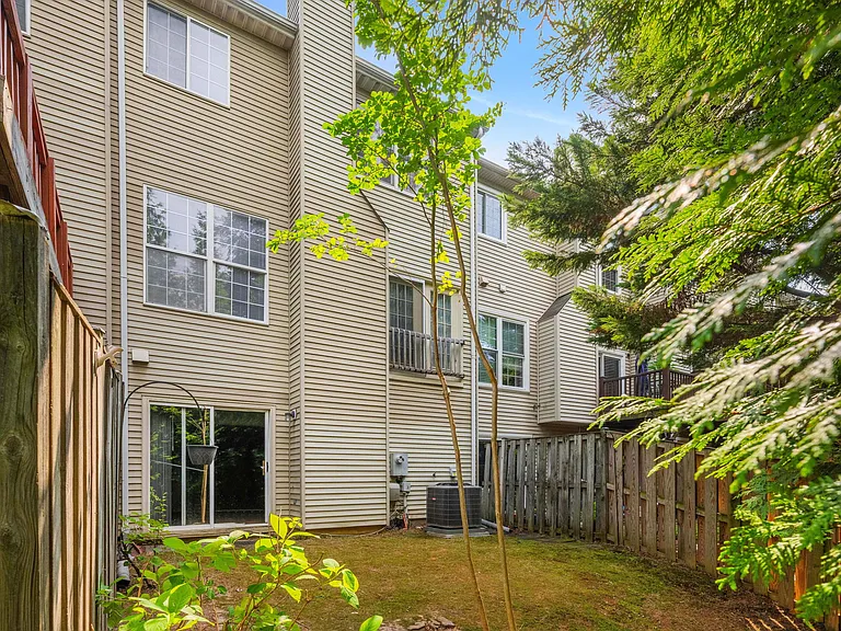 2902 Jessica Ct — Photo 39