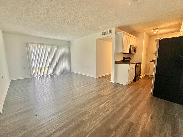 1215 N Benoist Farms Rd #203 — Photo 6