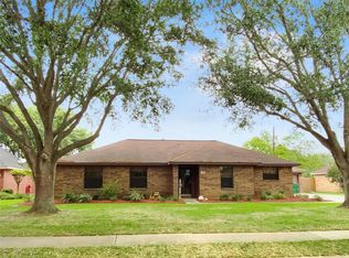 20 Alexander Ct, Angleton, TX 77515