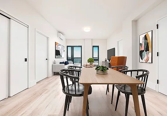 4th image of 1510 Gates Ave #901
