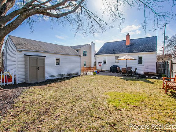 4th image of 1926 Chamberlain Ave SE